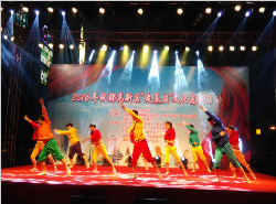 肖家河永丰社区组织观看2016年成都高新区“走基层”文化惠民演出活动